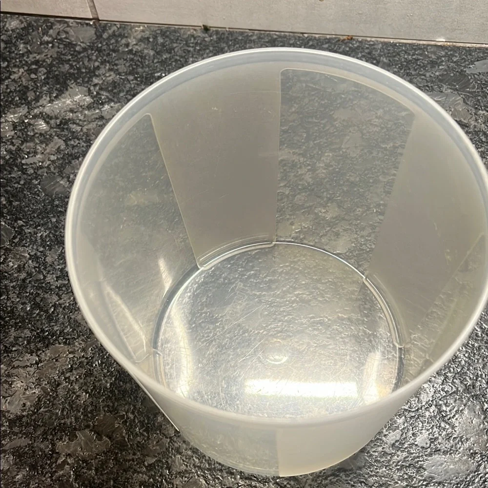 Tupperware Freeze Mate Ice Cream Saver. Blue and Clear. Very good condition
